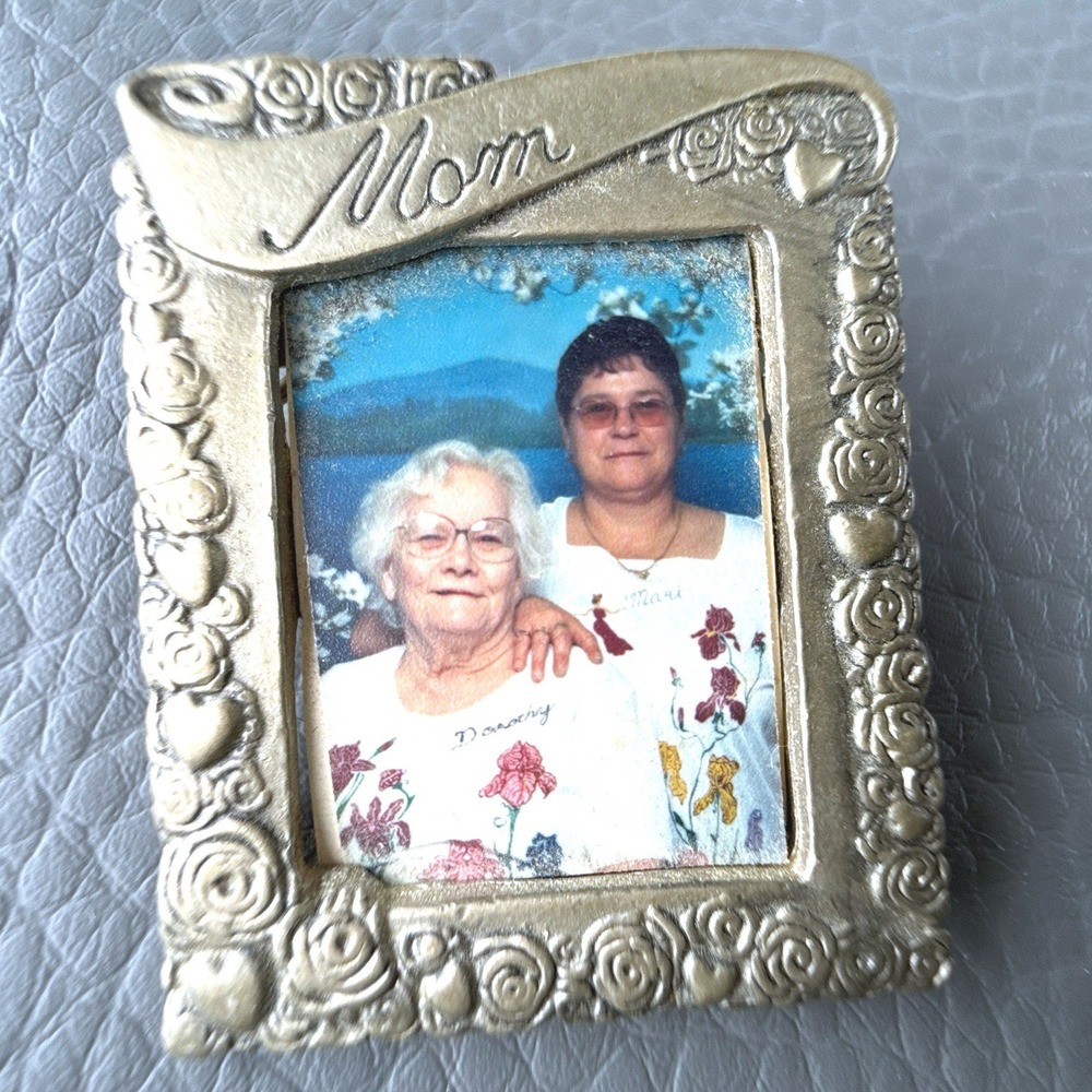 Picture‎ Frame Brooch Silver Tone MOM Floral Heart Pin Miniature Photo Stand